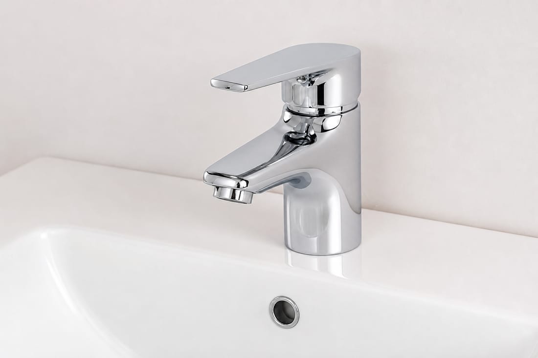Beispiel: Neue Einhebelarmatur auf einem Waschtisch, Detail